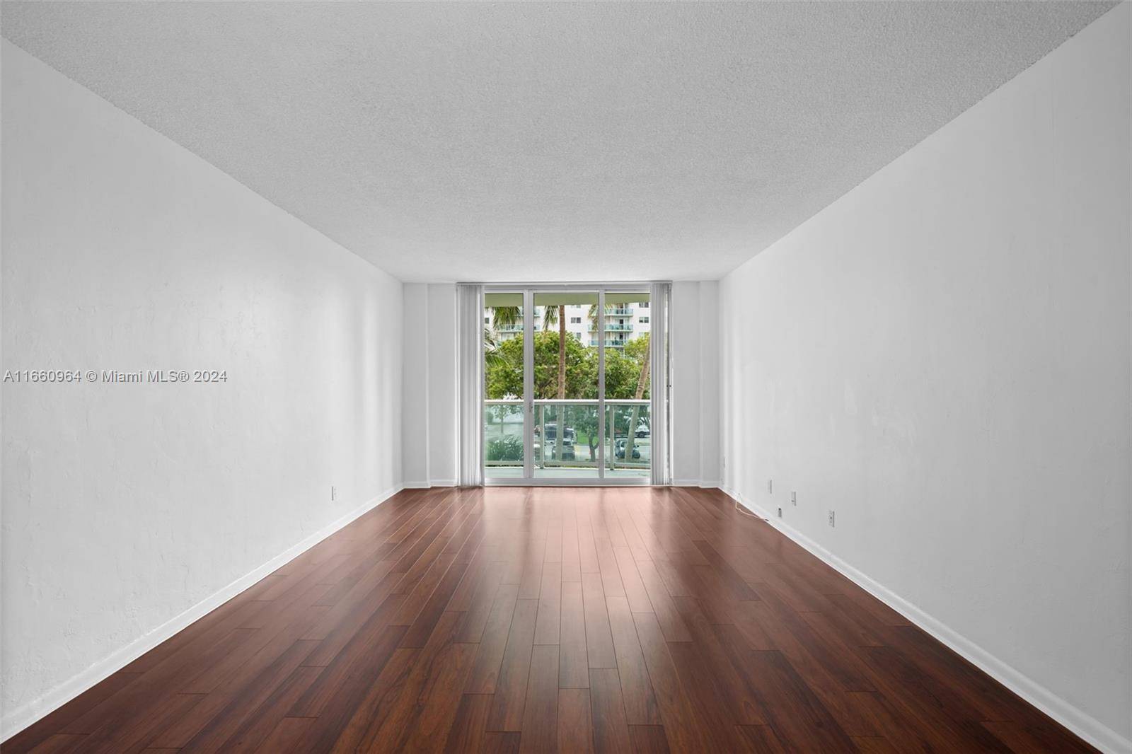 Sunny Isles Beach, FL 33160,19390 Collins Ave #208