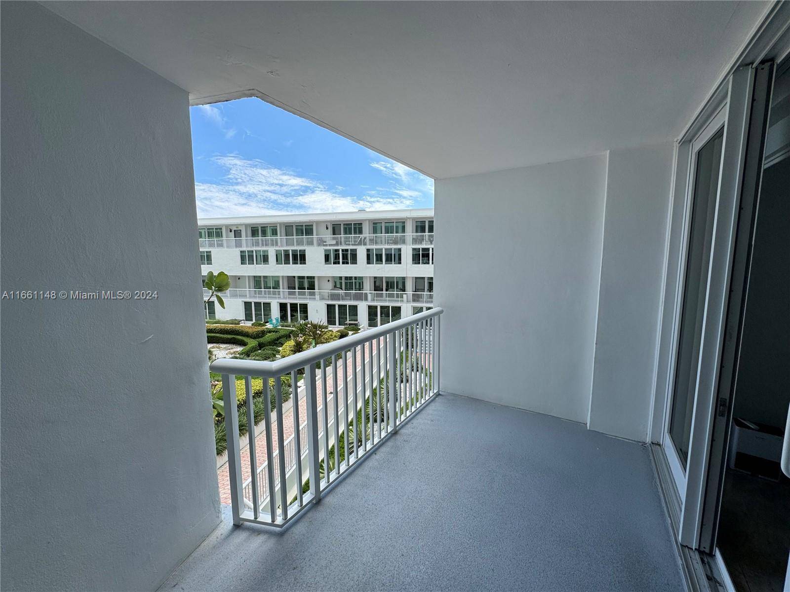 Miami Beach, FL 33140,5401 Collins Ave #326