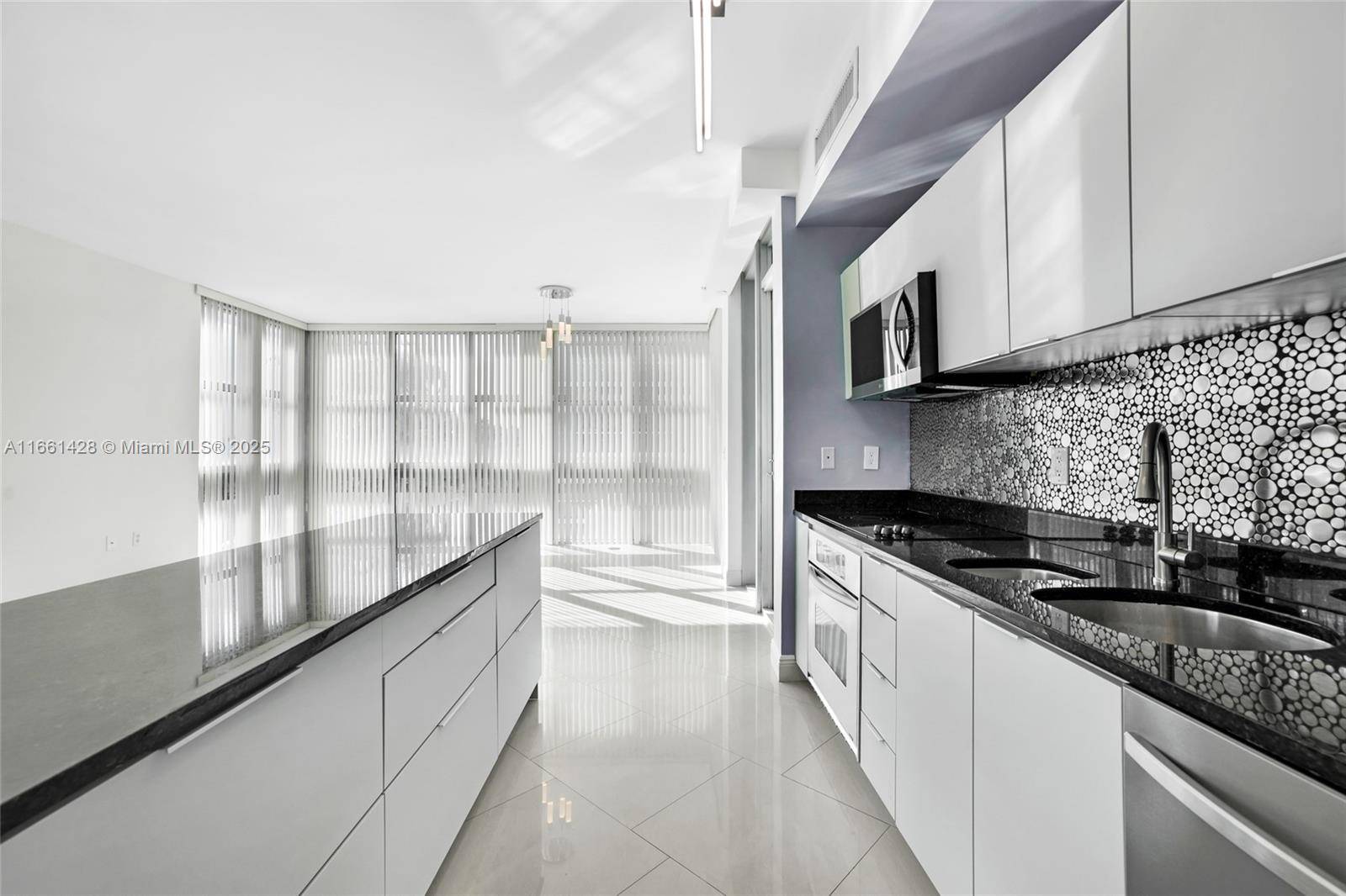 Aventura, FL 33180,3131 NE 188th St #2-507