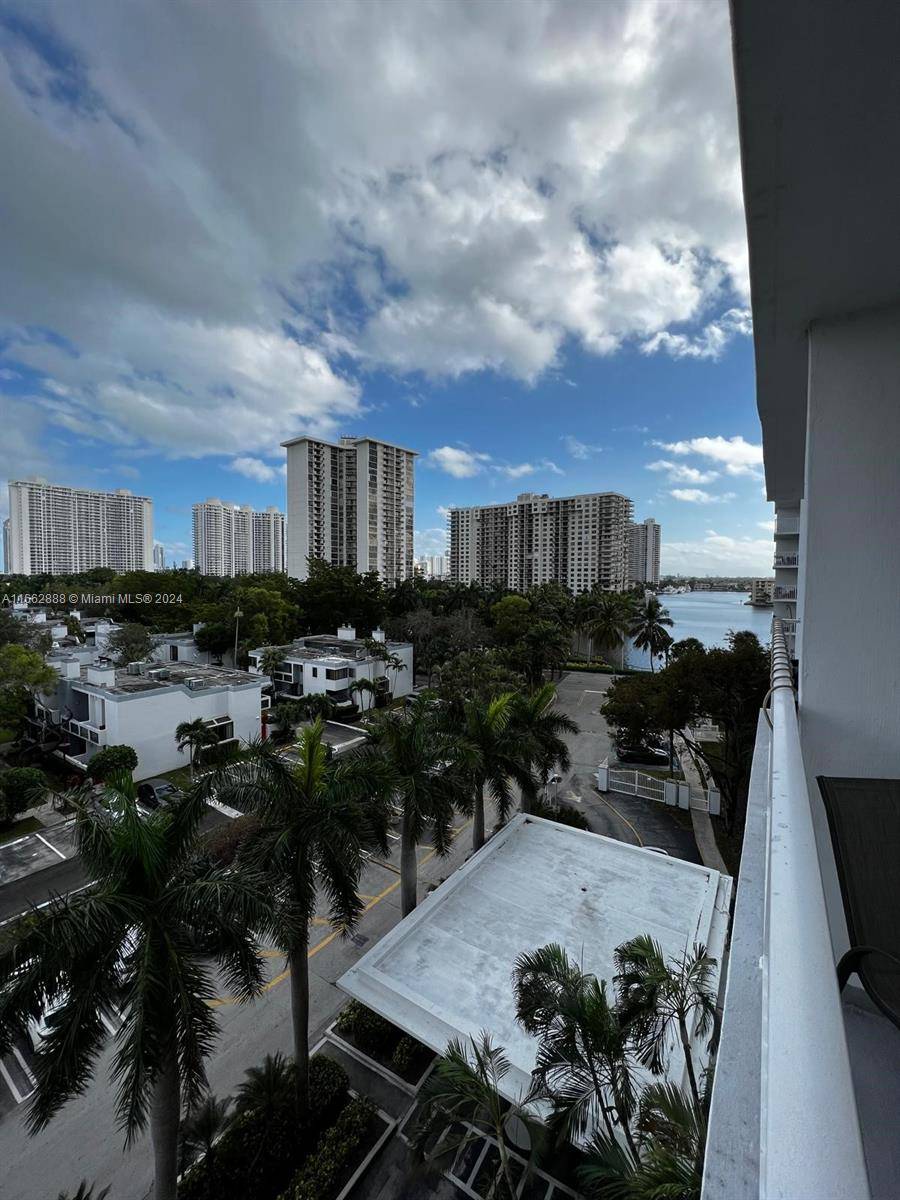 Aventura, FL 33160,2851 NE 183rd St #603E