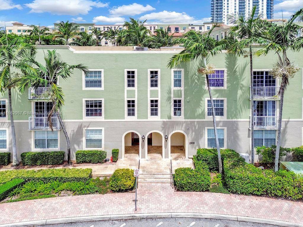 Hollywood, FL 33020,1900 Van Buren St #304B