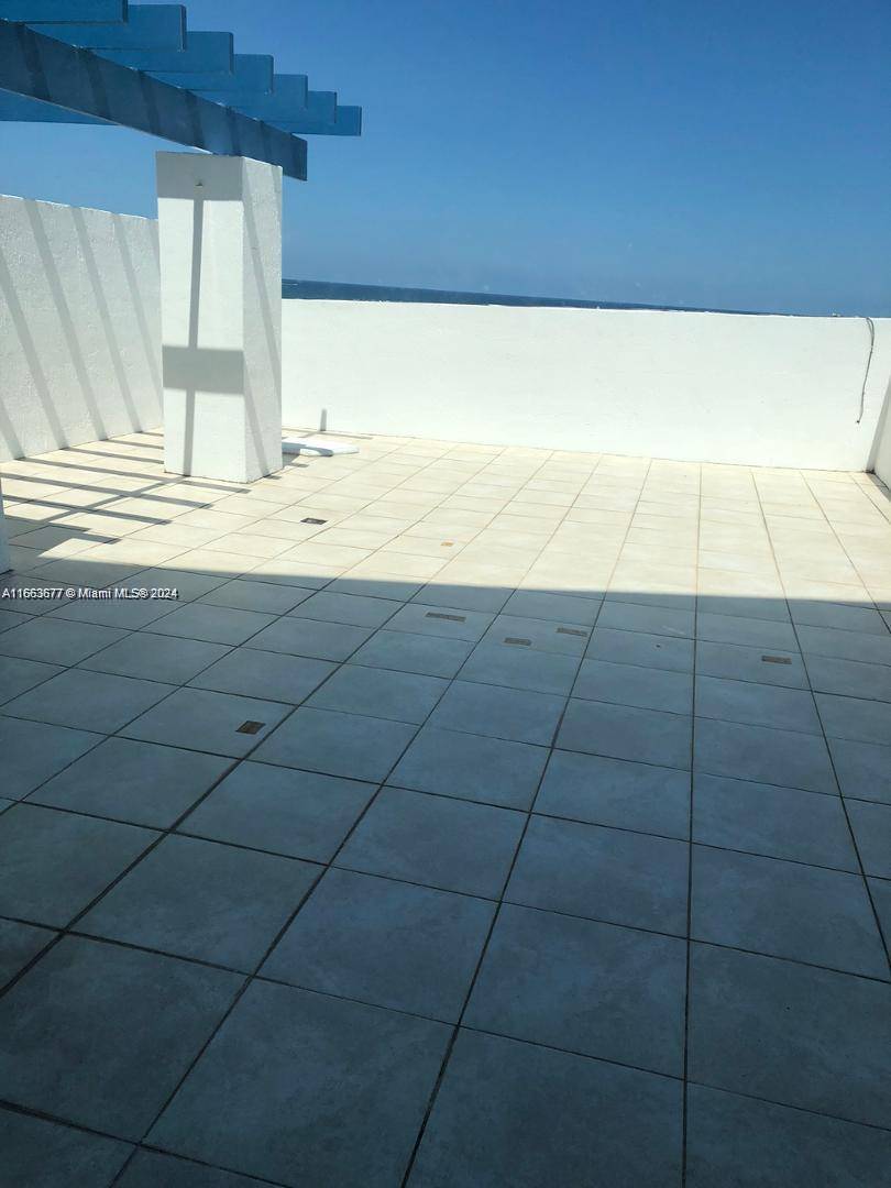 Miami Beach, FL 33141,7600 Collins #1008