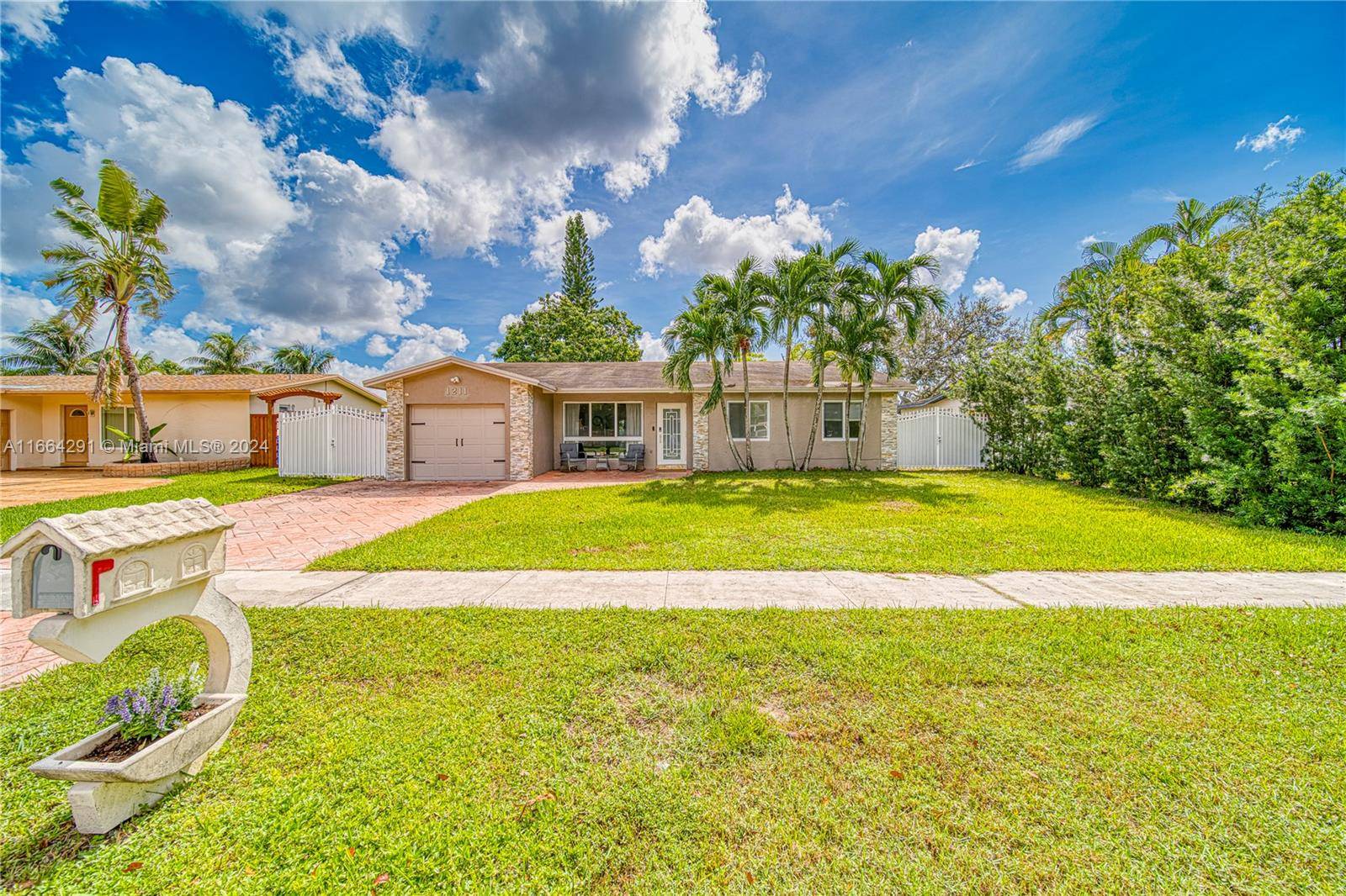 Pembroke Pines, FL 33024,1211 NW 96th Ter