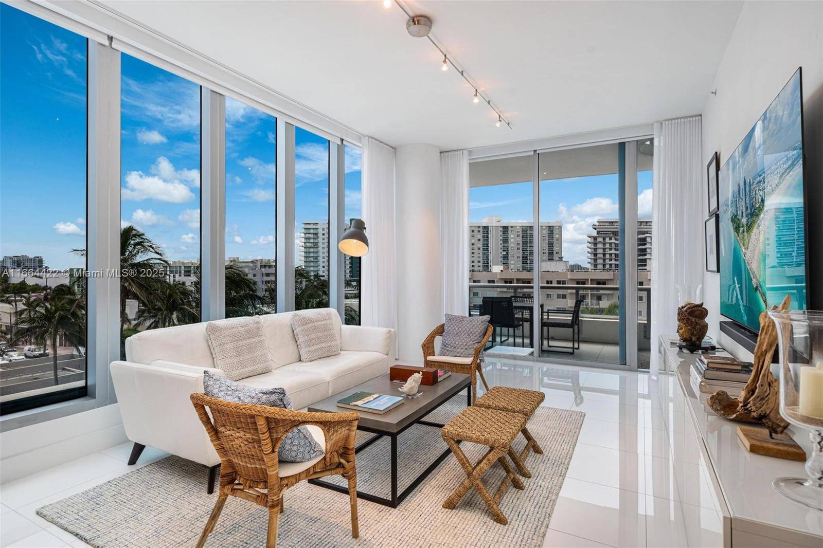 Miami Beach, FL 33141,6799 Collins Ave #411
