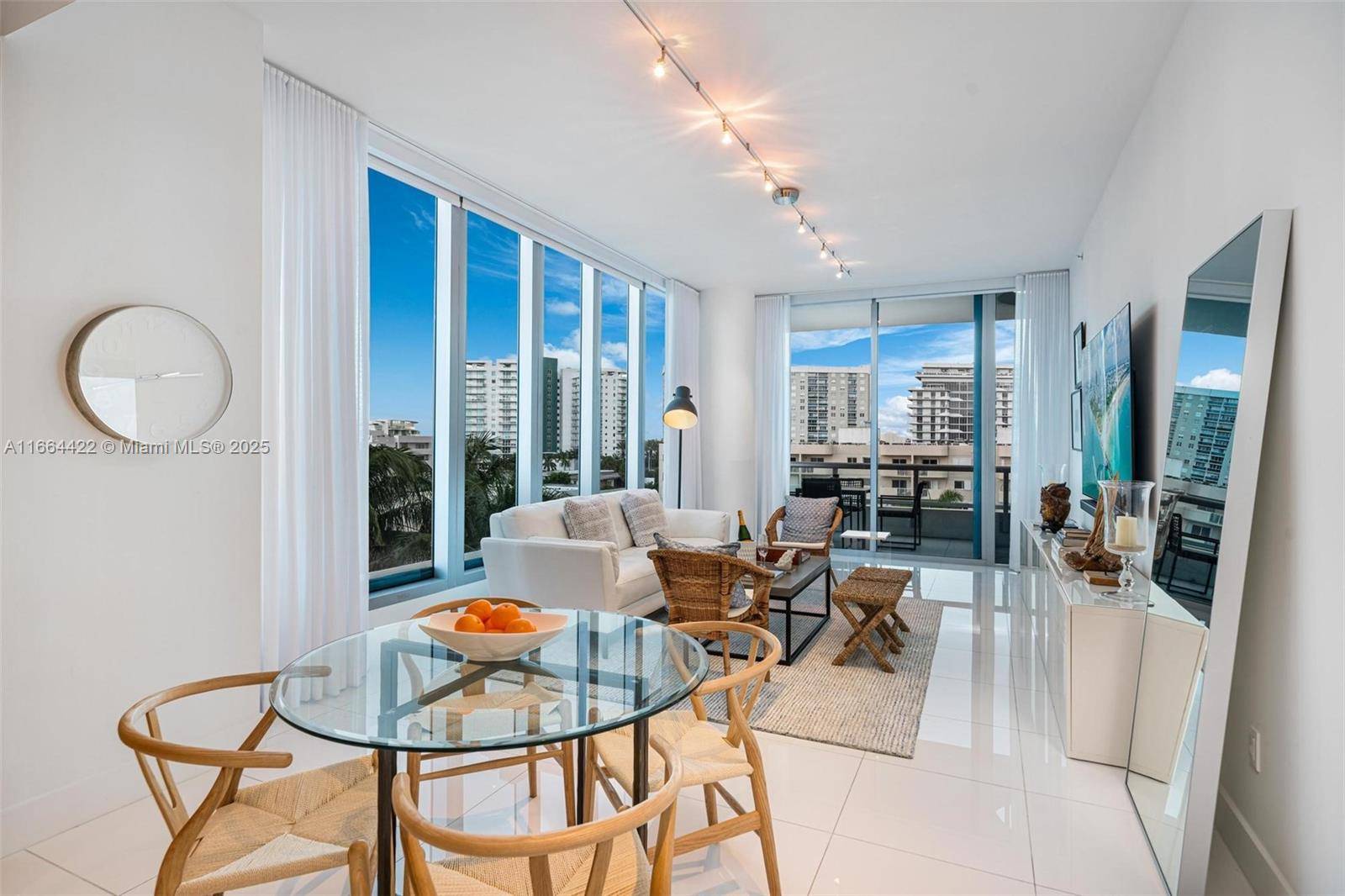 Miami Beach, FL 33141,6799 Collins Ave #411
