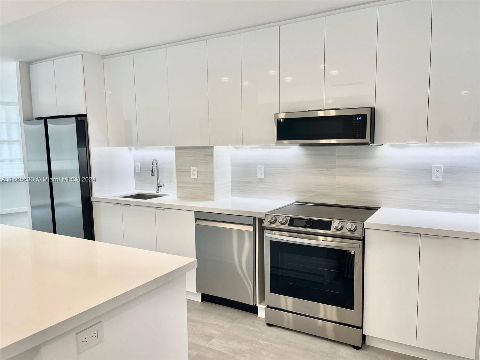 Miami Beach, FL 33140,5555 Collins Ave #9A