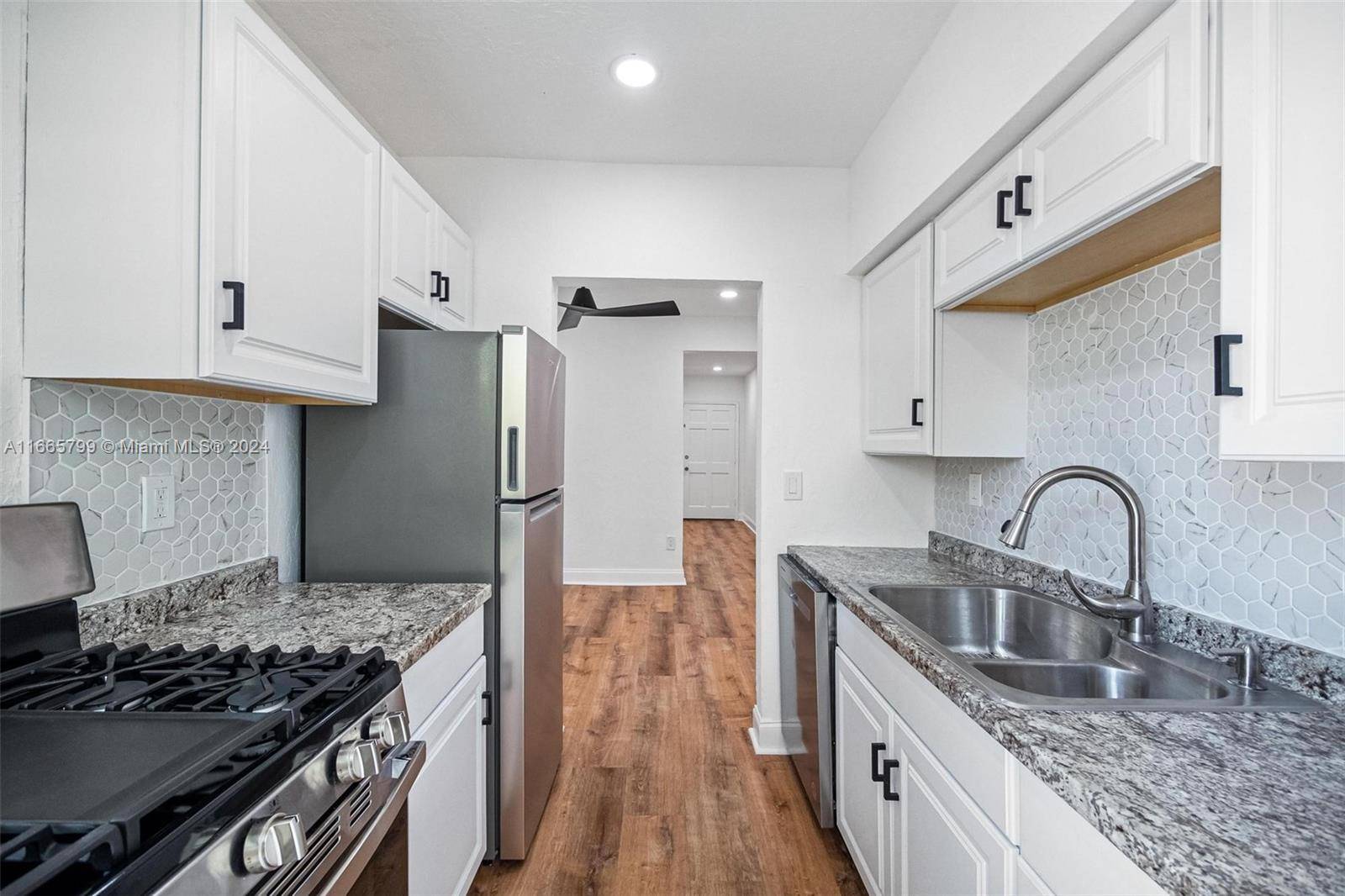 Miami Beach, FL 33139,911 Meridian Ave #106