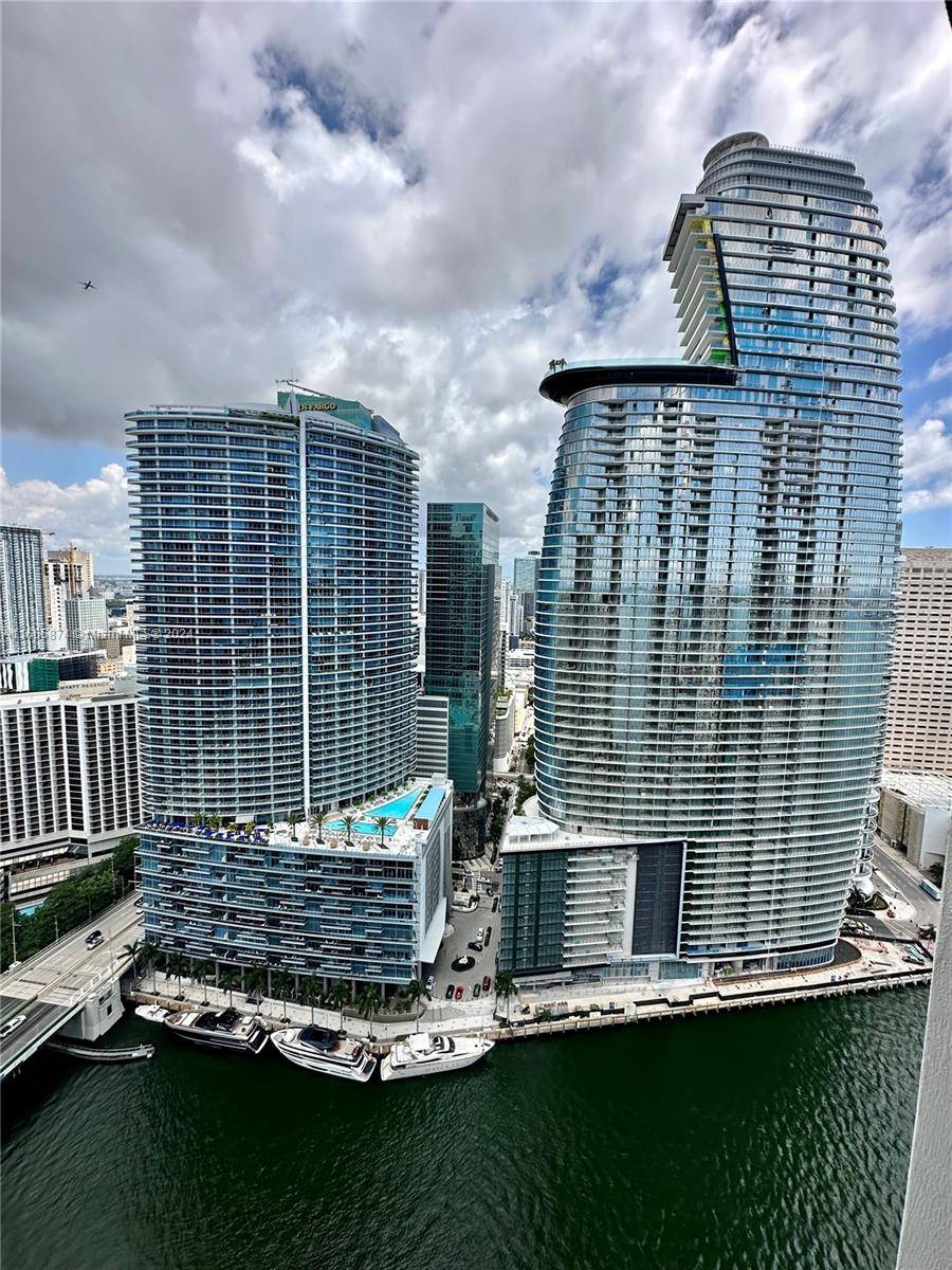 Miami, FL 33131,465 Brickell Ave #4006