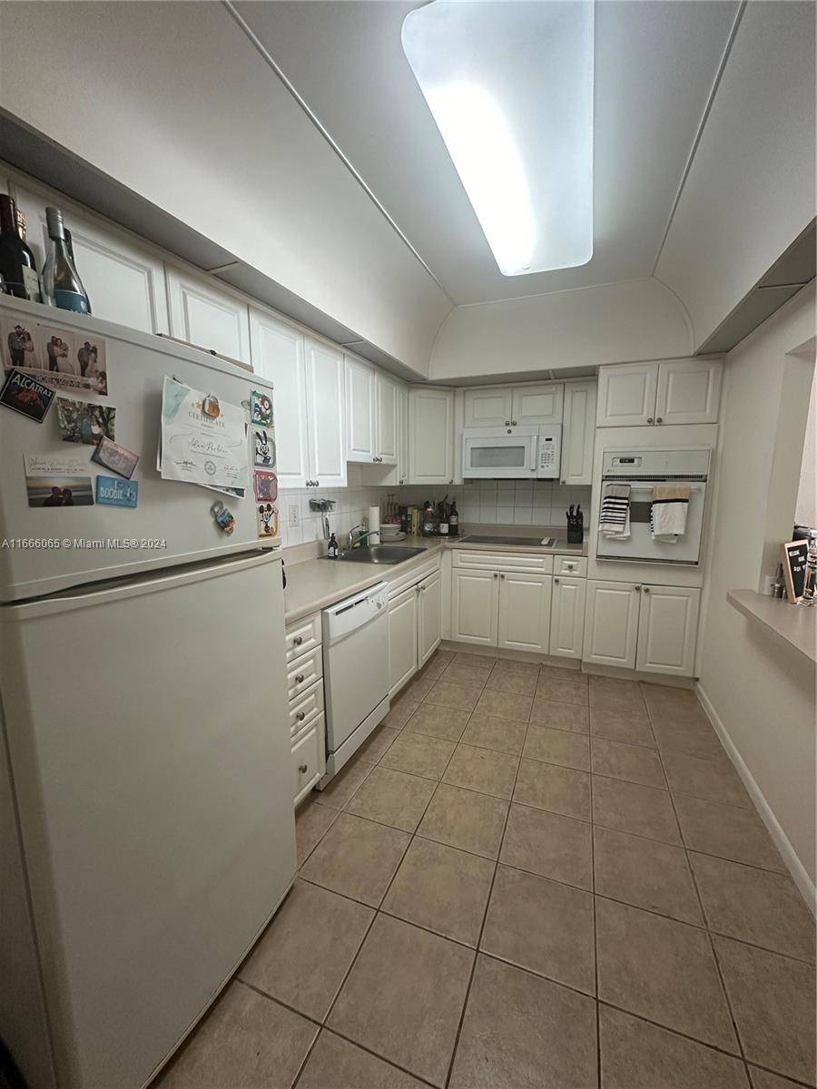 Sunny Isles Beach, FL 33160,19380 Collins Ave #614