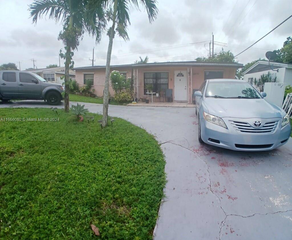 Miramar, FL 33023,6870 SW 26th St #208