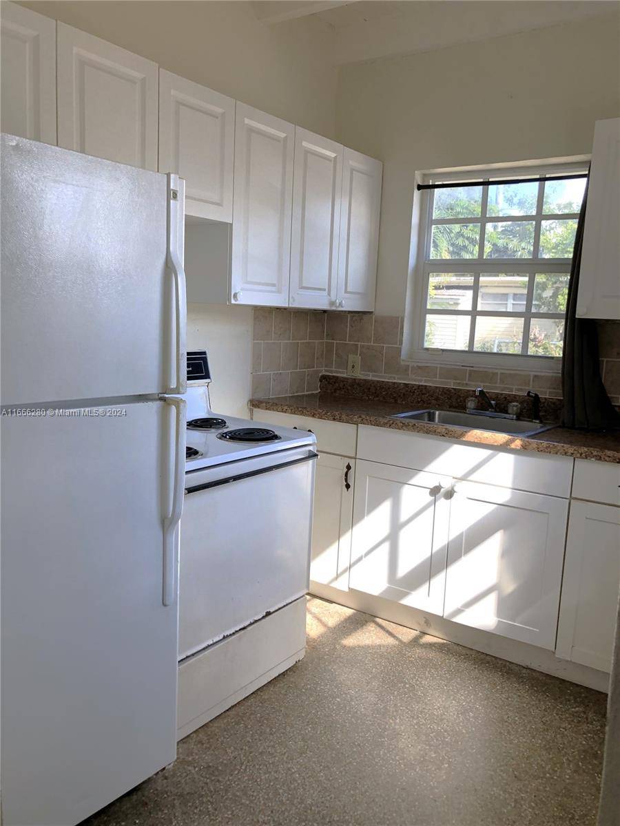 North Miami Beach, FL 33181,2048 NE 135 Ter