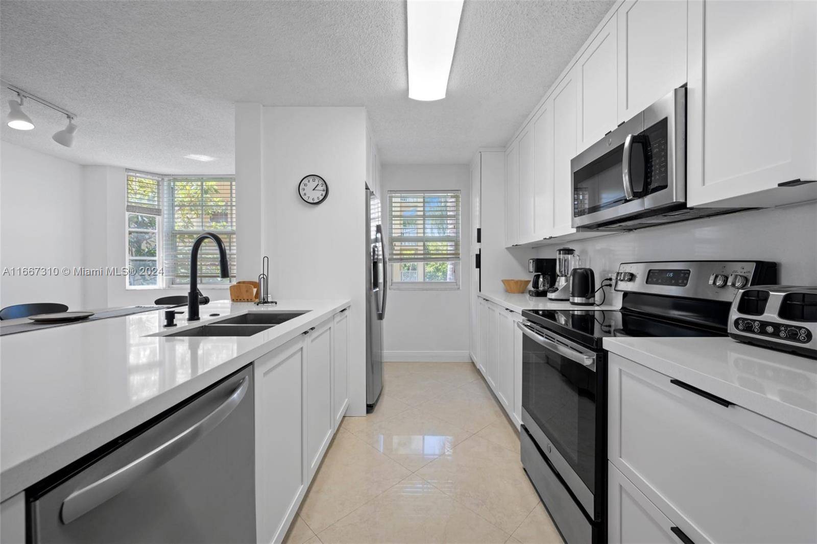 Aventura, FL 33180,19999 E Country Club Dr #1307
