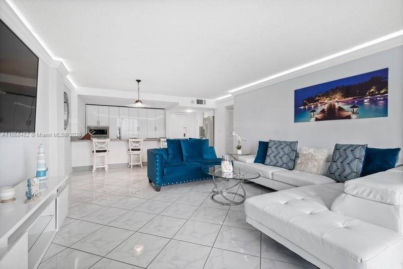 Hollywood, FL 33019,3800 S Ocean Dr #410