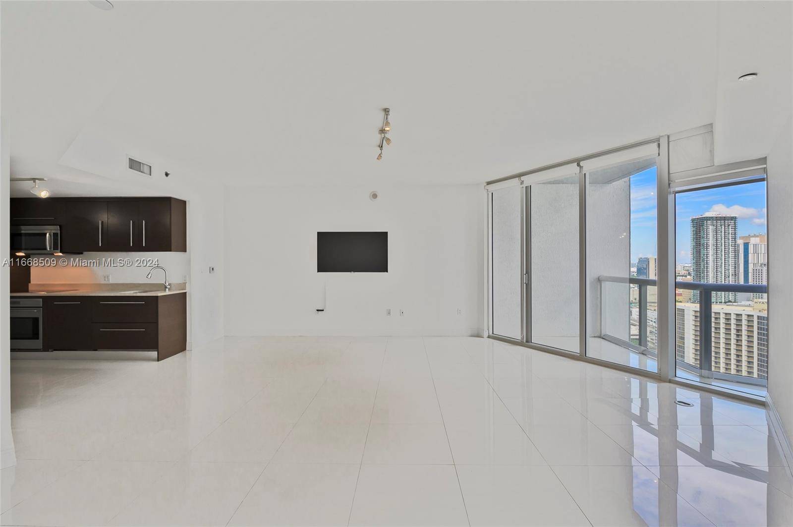 Miami, FL 33131,475 Brickell Ave #3208