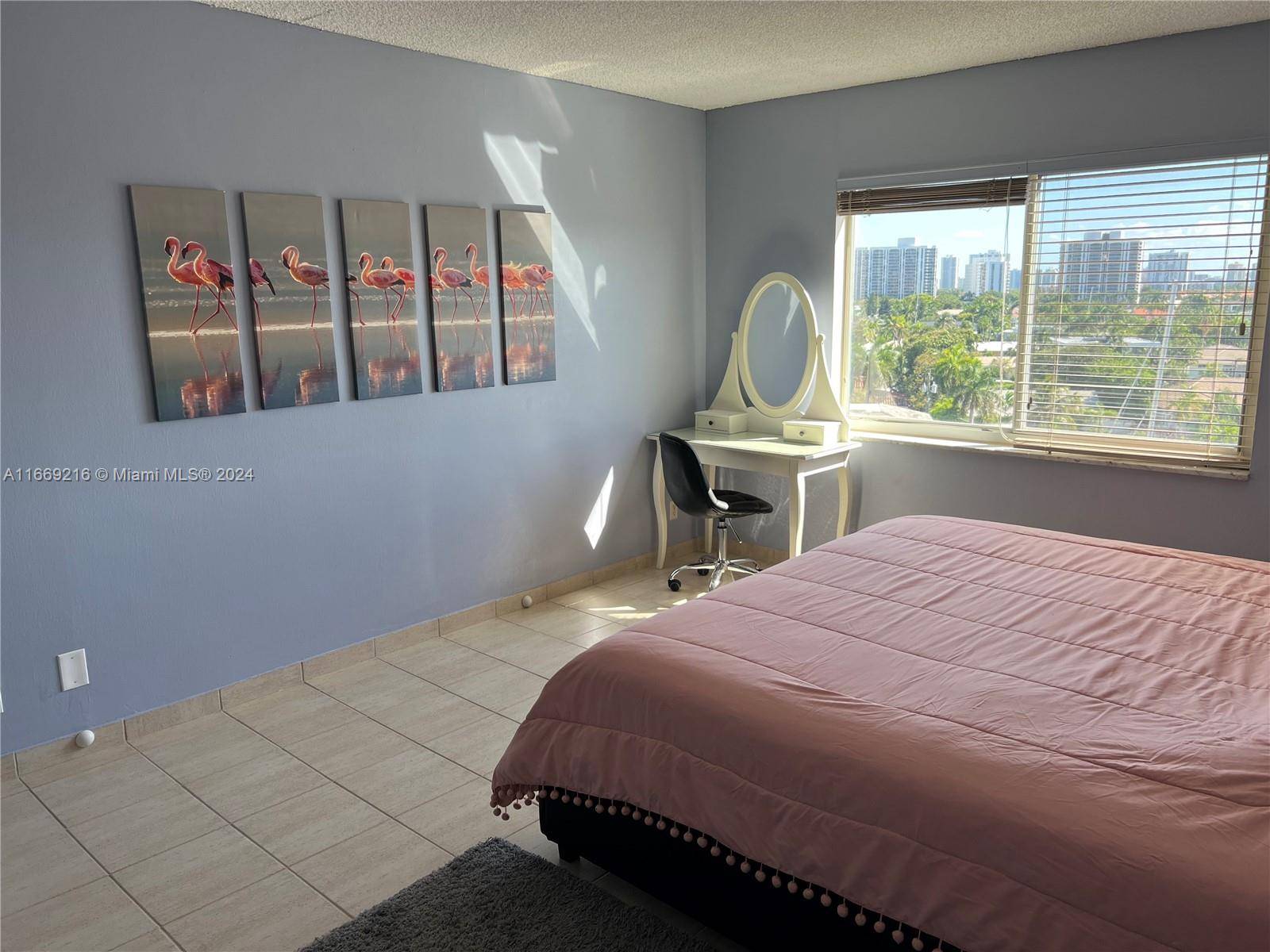 Hallandale Beach, FL 33009,401 Golden Isles Dr #812