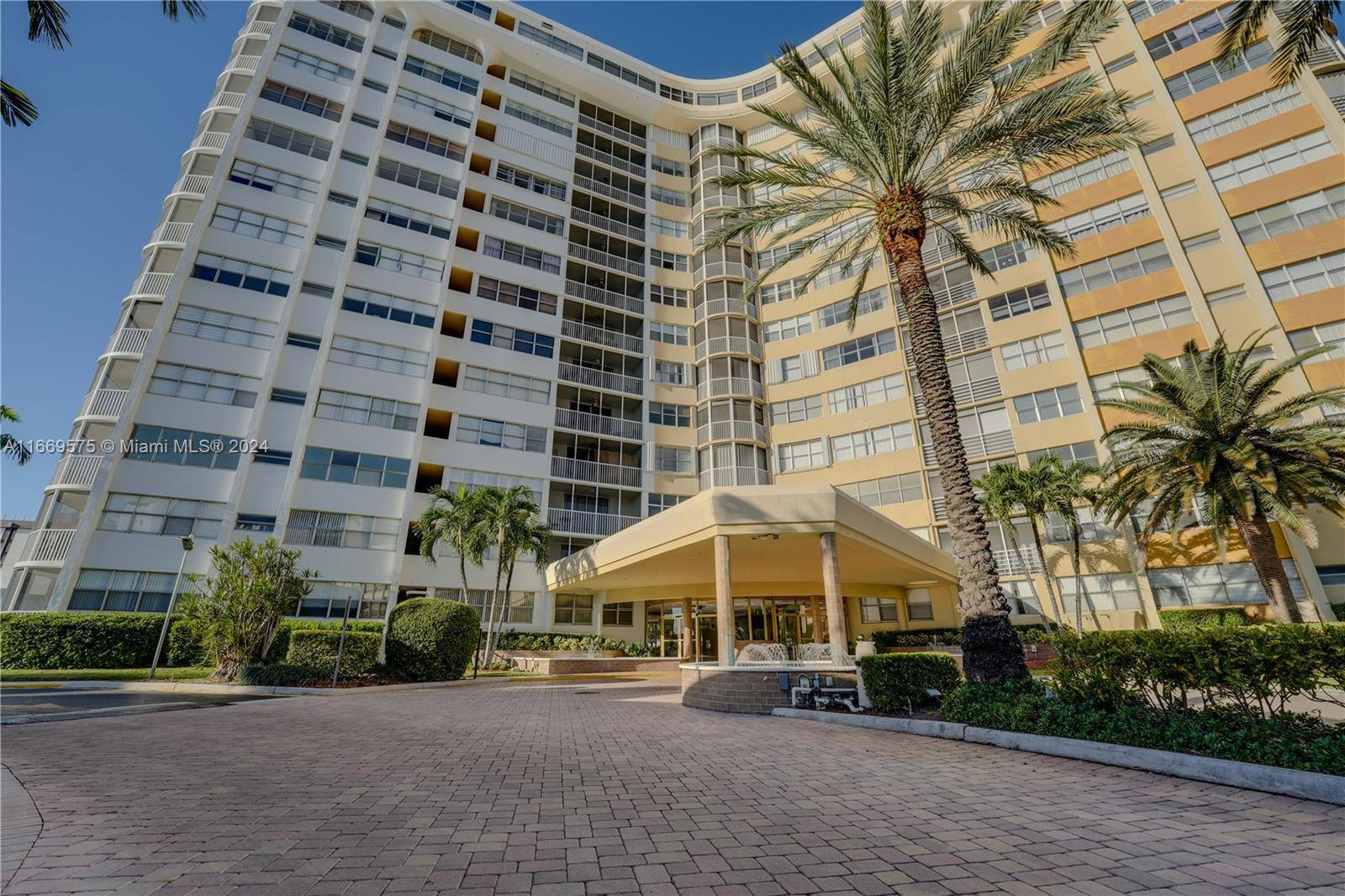 Hallandale Beach, FL 33009,100 Golden Isles #1108