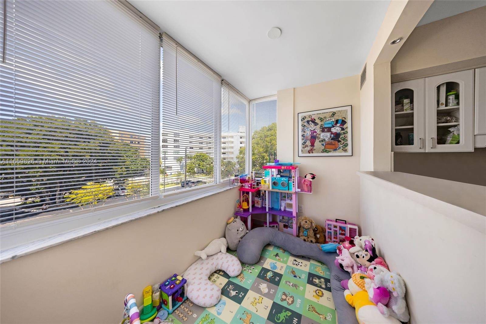 Sunny Isles Beach, FL 33160,250 180th Dr #352
