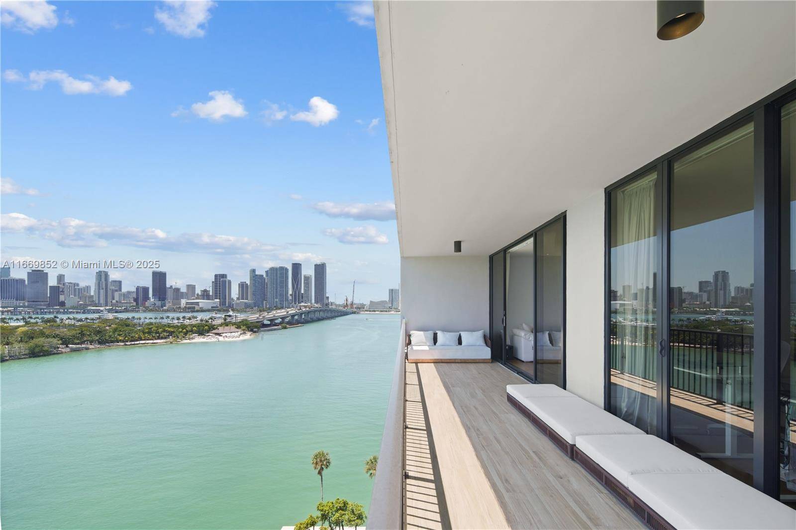 Miami, FL 33139,1000 Venetian Way #1002