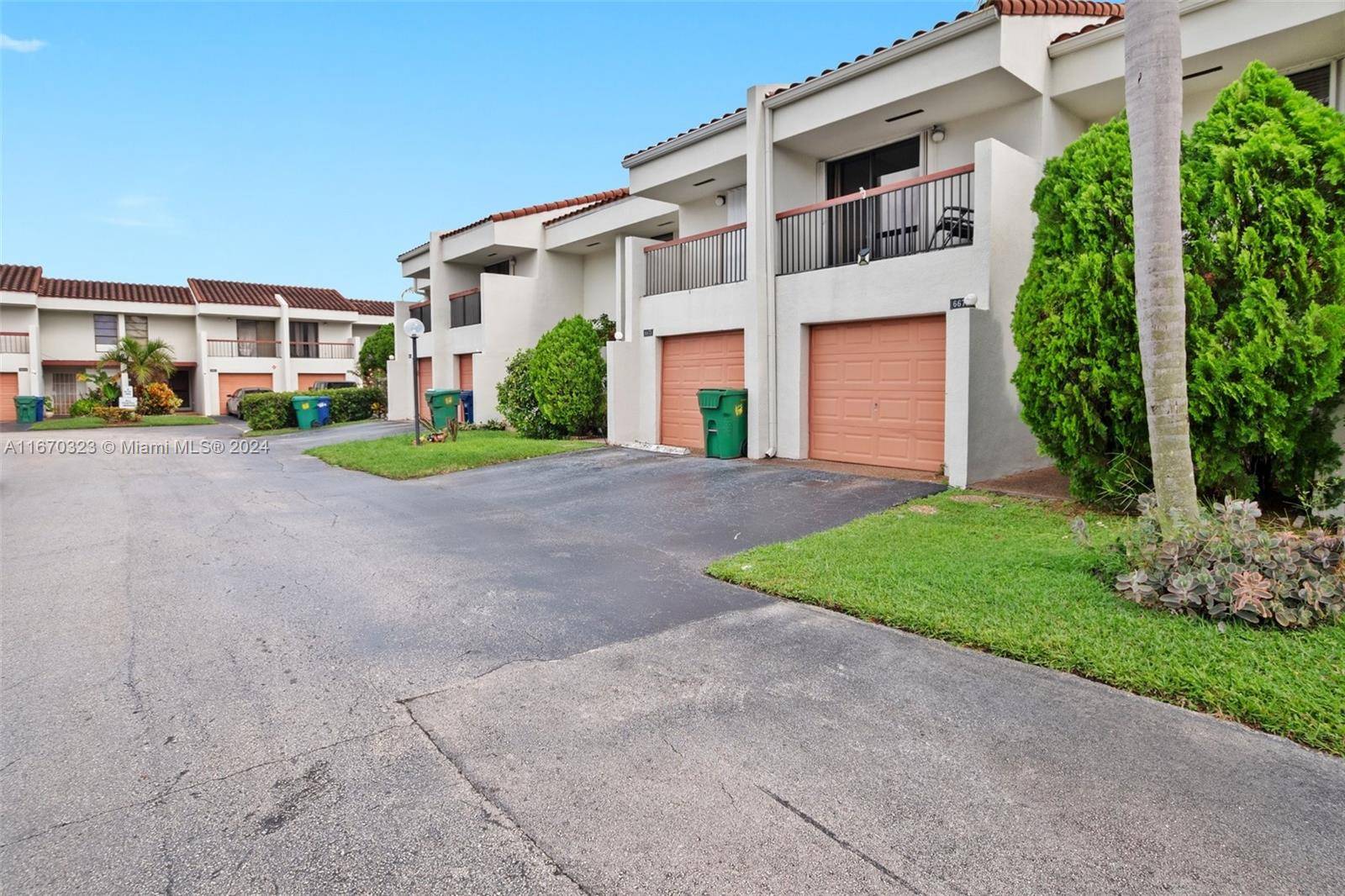 Lauderhill, FL 33319,6675 Racquet Club Dr #186