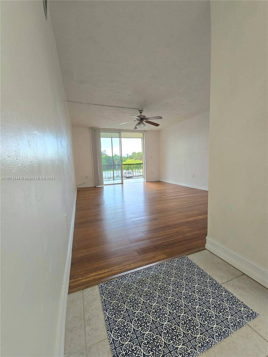 Plantation, FL 33313,7100 NW 17th St #216