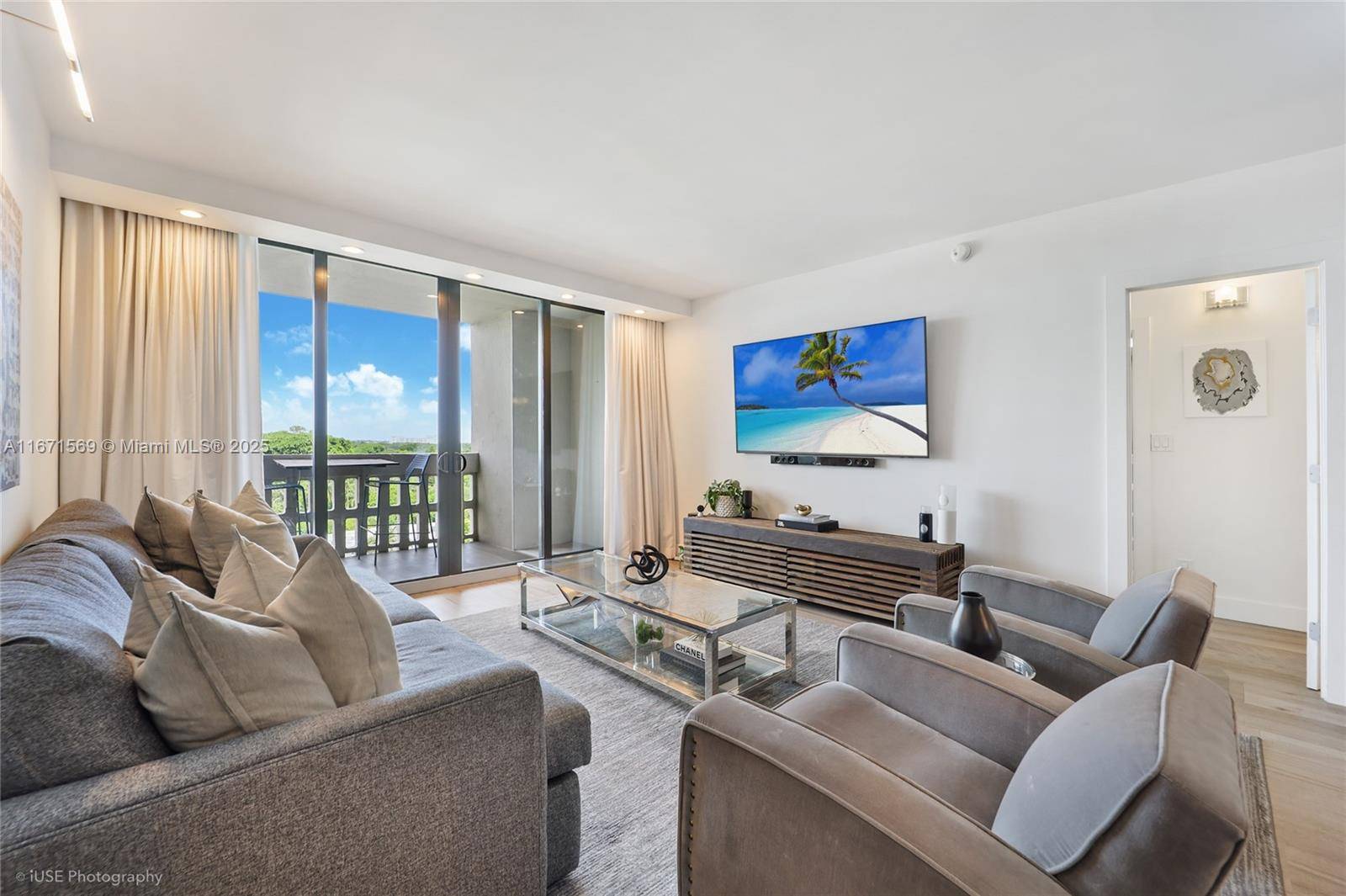 Coral Gables, FL 33133,90 Edgewater Dr #1015