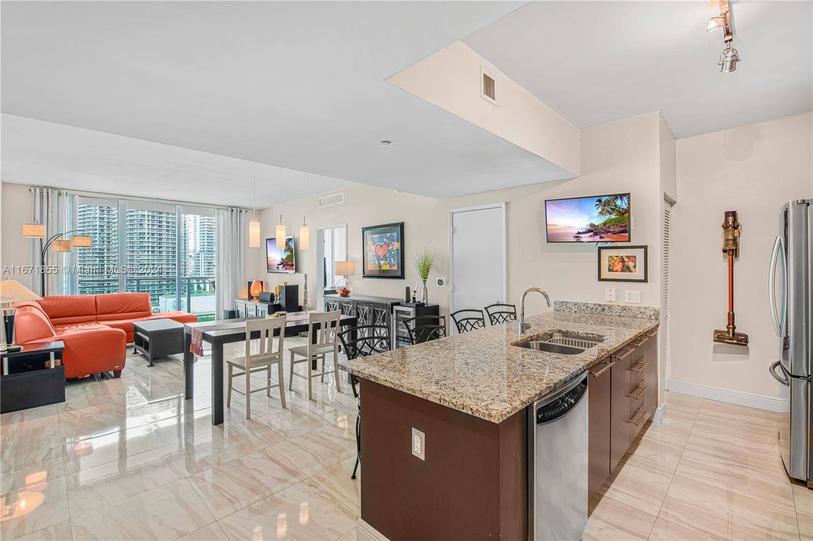 Miami, FL 33131,951 Brickell Ave #2107