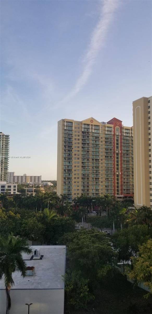 Sunny Isles Beach, FL 33160,17021 N Bay Rd #1016