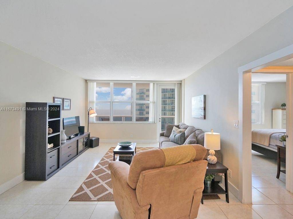 Hollywood, FL 33019,3725 S Ocean Dr #1216