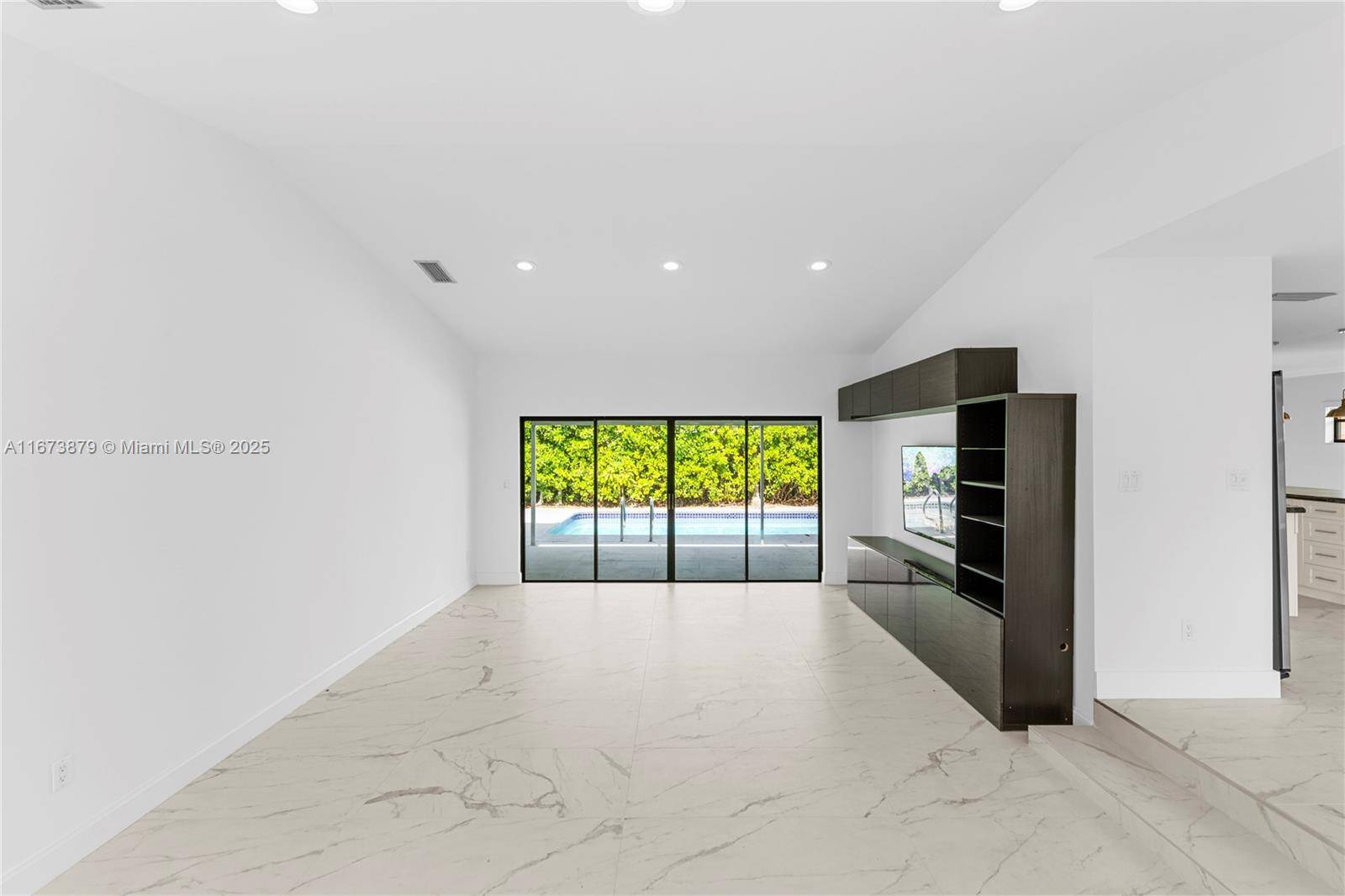 Miami, FL 33179,21332 NE 18th Pl