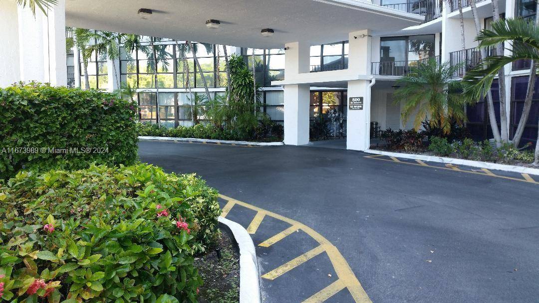 Hallandale Beach, FL 33009,800 Parkview Dr #212