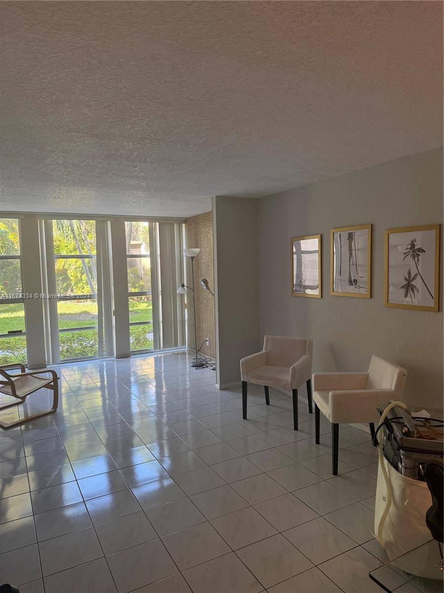 Hallandale Beach, FL 33009,2101 Atlantic shore bay #117