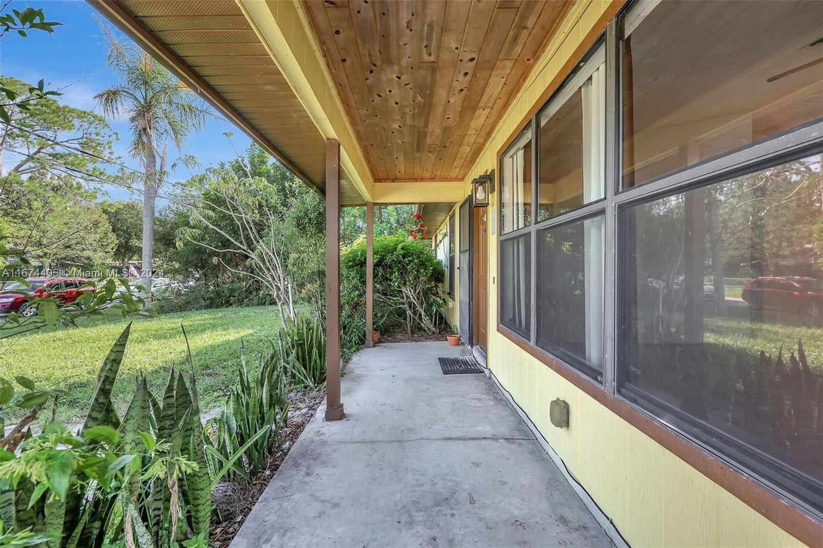 Fort Pierce, FL 34982,5301 Birch Dr