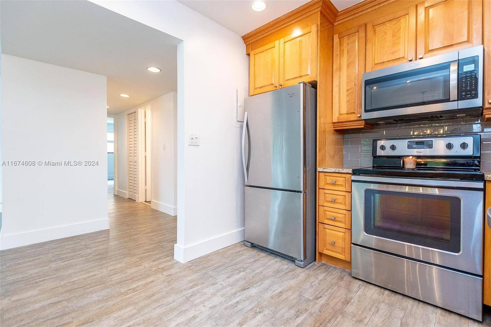 Plantation, FL 33324,8851 N New River Canal Rd #12E