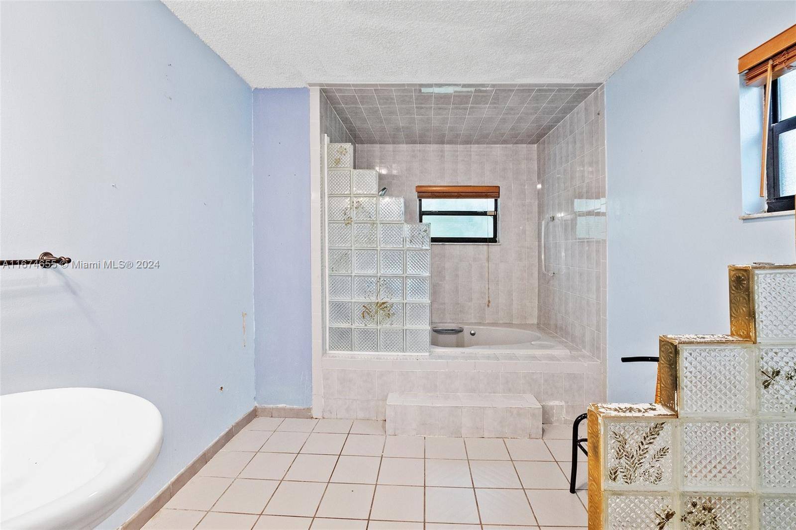 Miami Springs, FL 33166,460 Forrest Dr