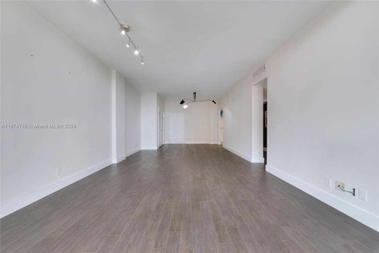 Coral Gables, FL 33133,90 Edgewater Dr #PH06