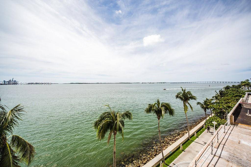 Miami, FL 33131,800 Claughton Island Dr #402