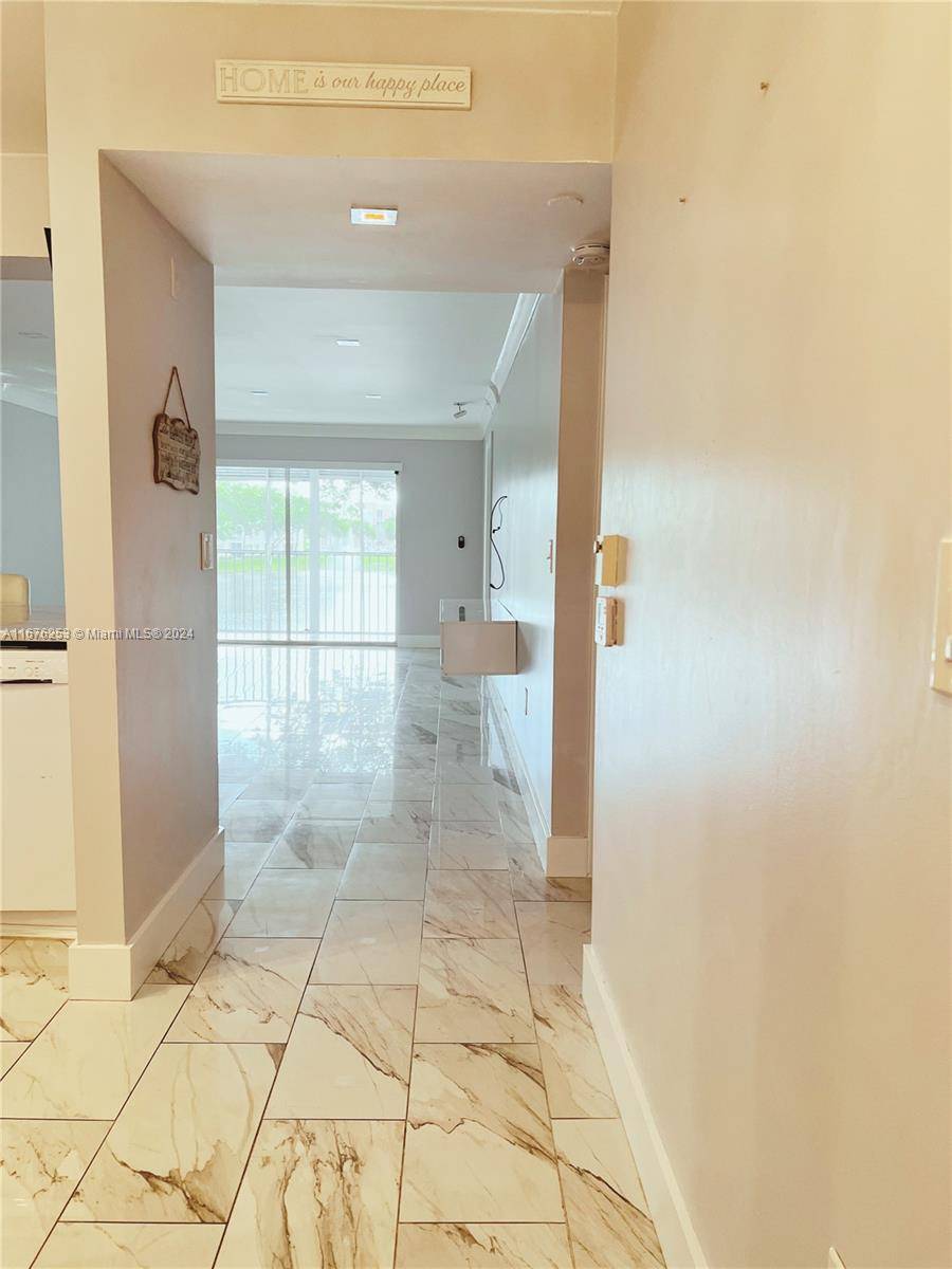 Tamarac, FL 33321,9525 Weldon Cir #H208