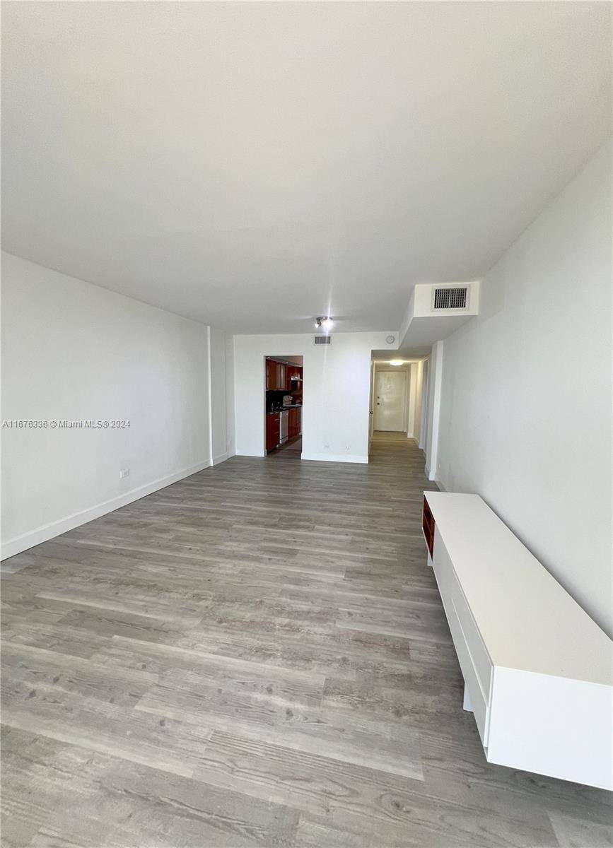 North Miami Beach, FL 33160,3660 NE 166th St #610