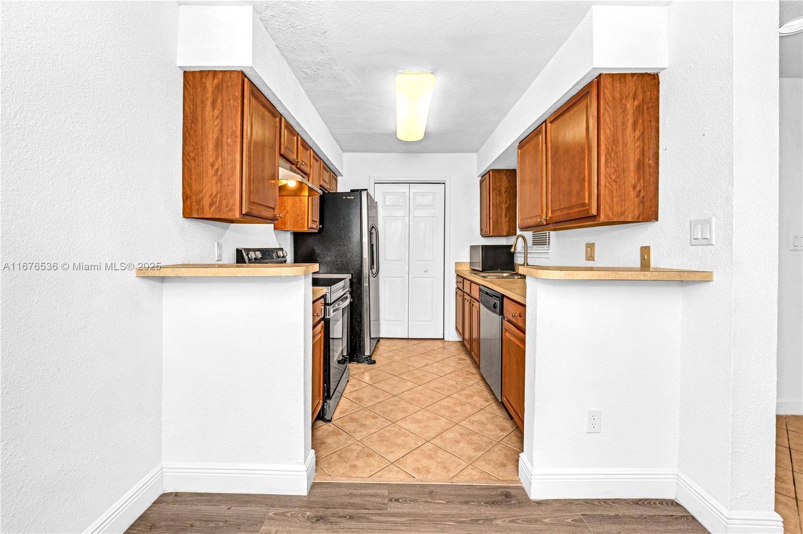 Coral Springs, FL 33071,833 Riverside Dr #811