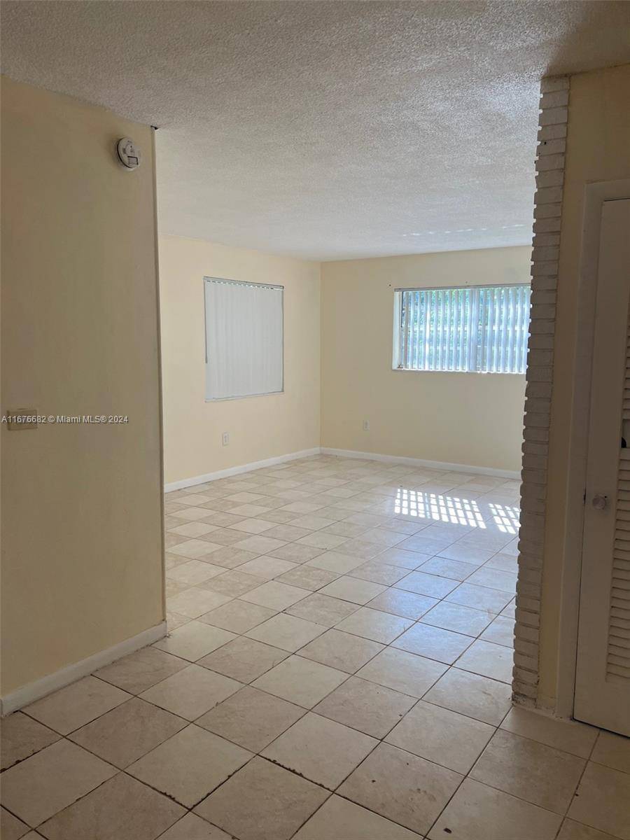 Miami, FL 33161,14990 NE 5th Ct #4