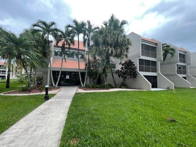 Weston, FL 33326,230 Lakeview Dr #106