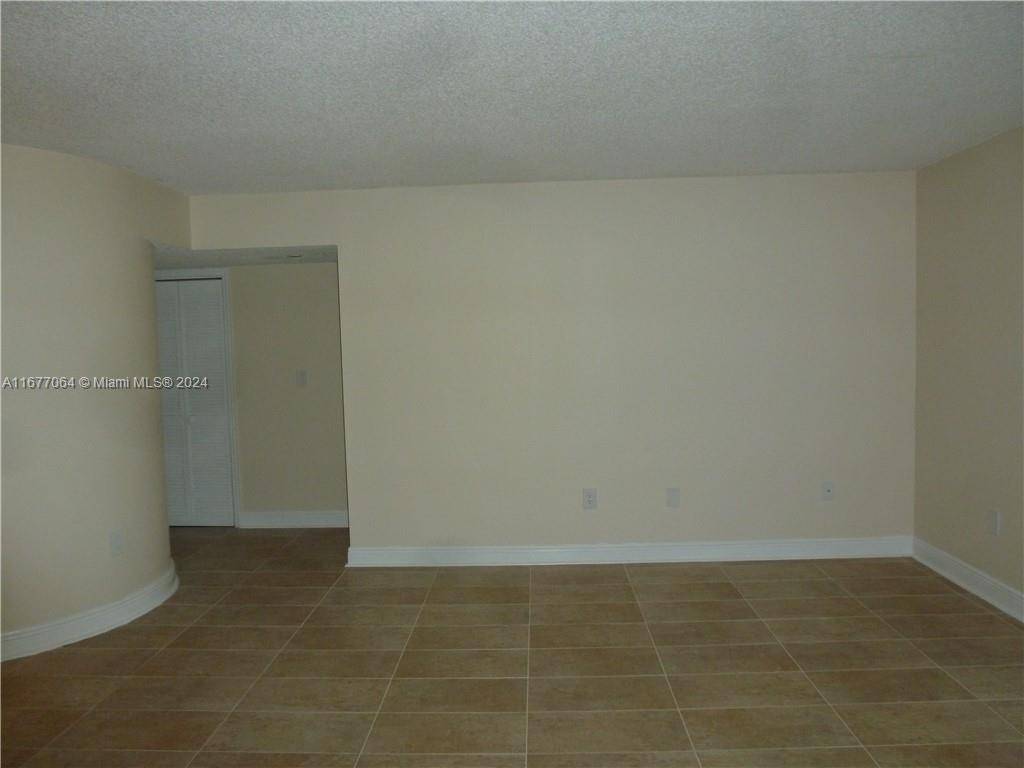 Aventura, FL 33180,21075 NE 34 Ave #404-2