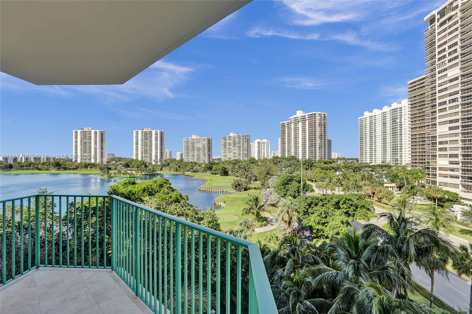 Aventura, FL 33180,20000 E Country Club Dr #616
