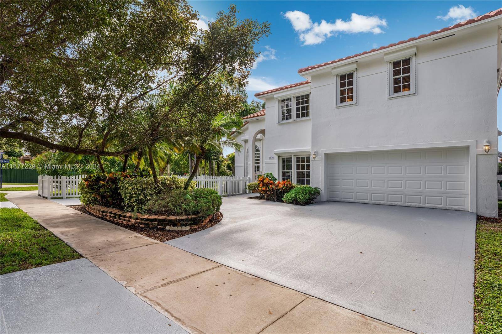 Palmetto Bay, FL 33157,8940 SW 160th St