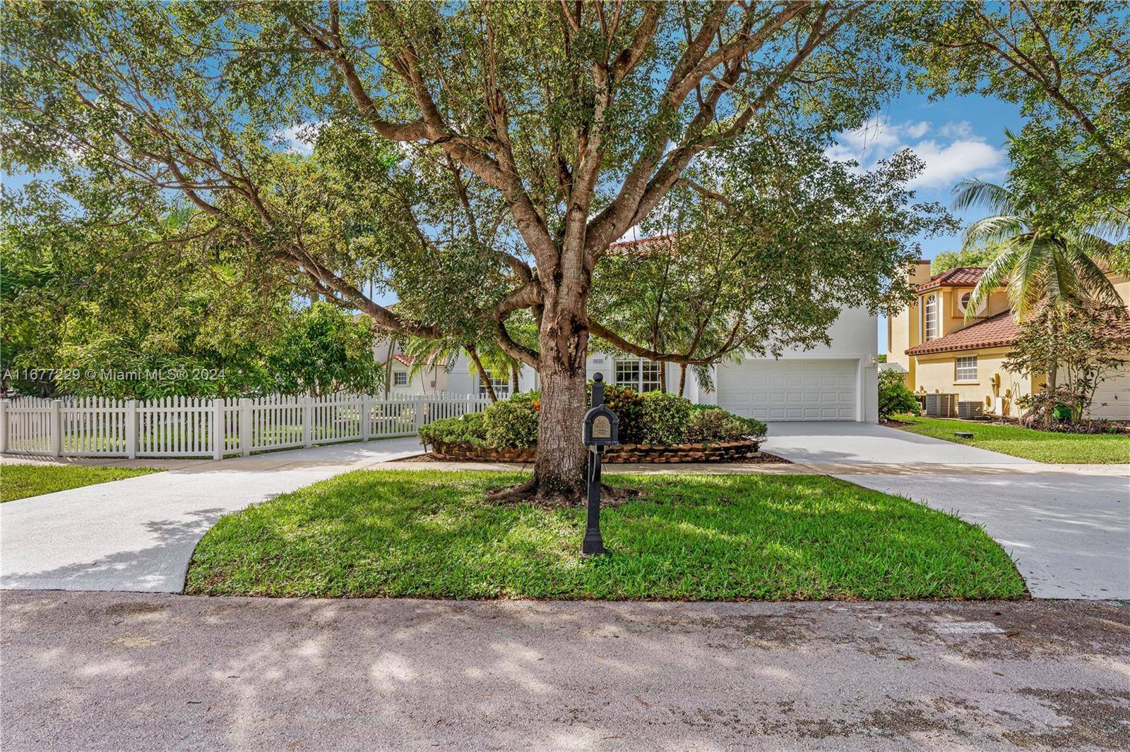 Palmetto Bay, FL 33157,8940 SW 160th St