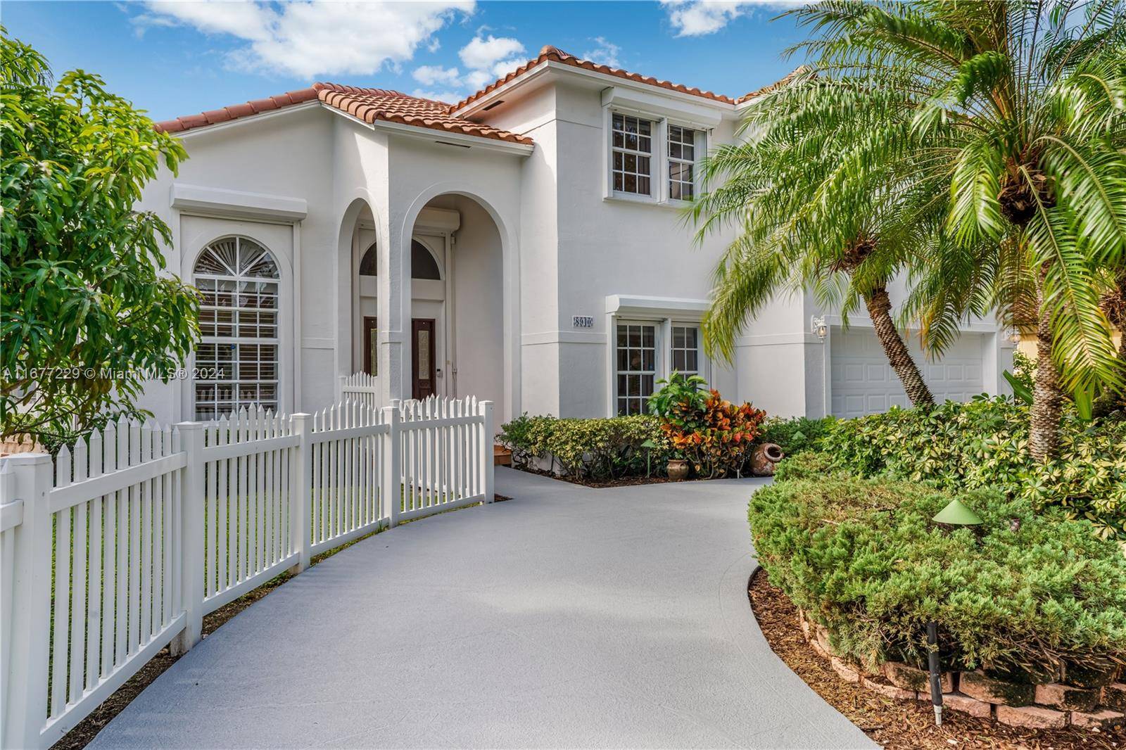 Palmetto Bay, FL 33157,8940 SW 160th St