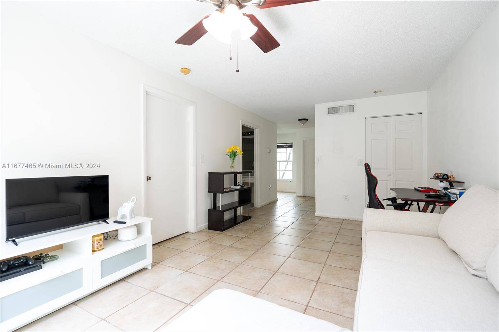 Pembroke Pines, FL 33026,10888 NW 8th St #5-L