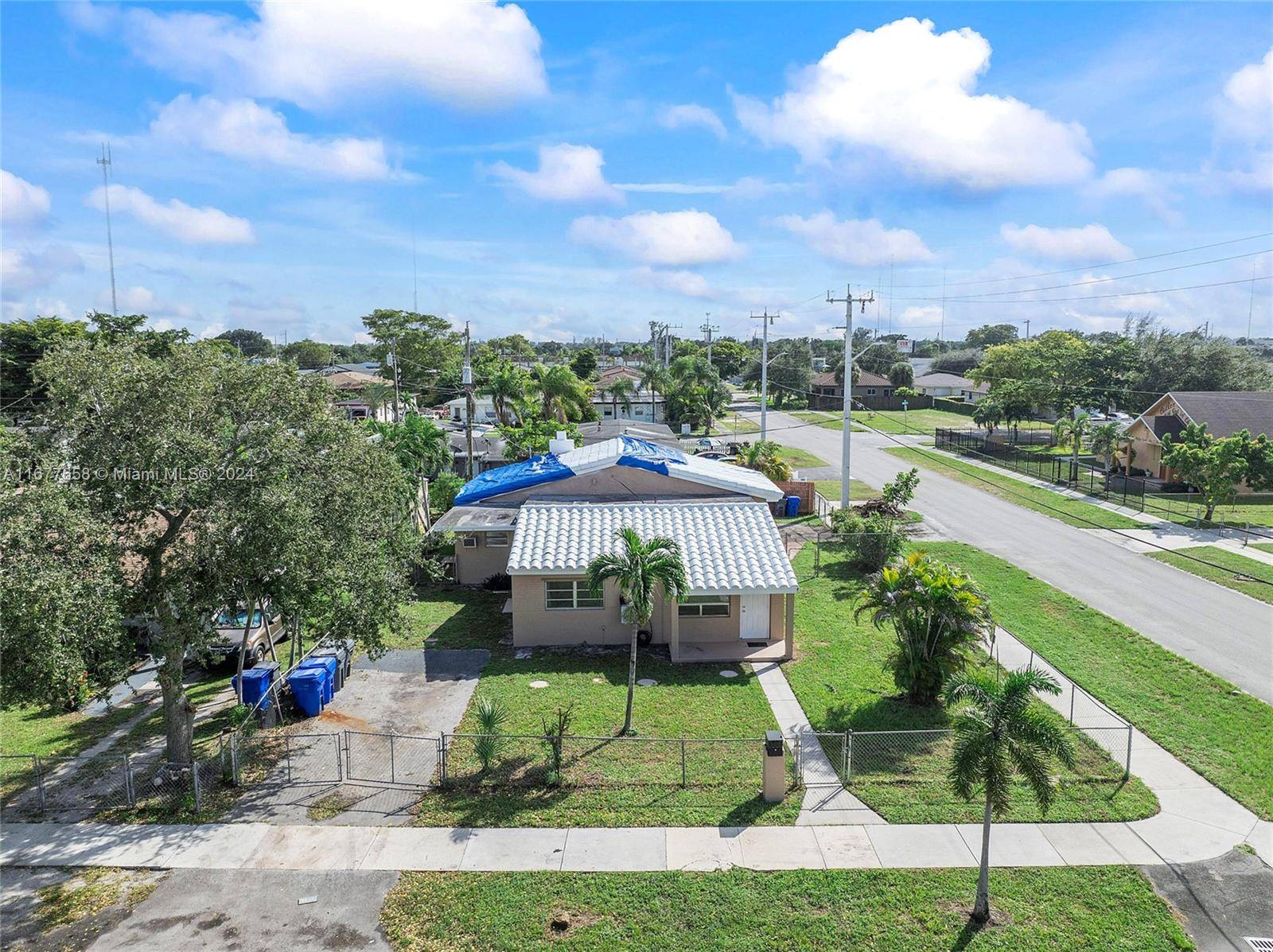 Hollywood, FL 33023,5666 Mayo St