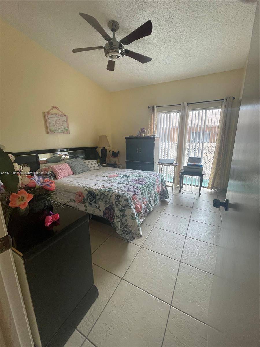 Hialeah, FL 33016,2224 W 53rd Pl #2224