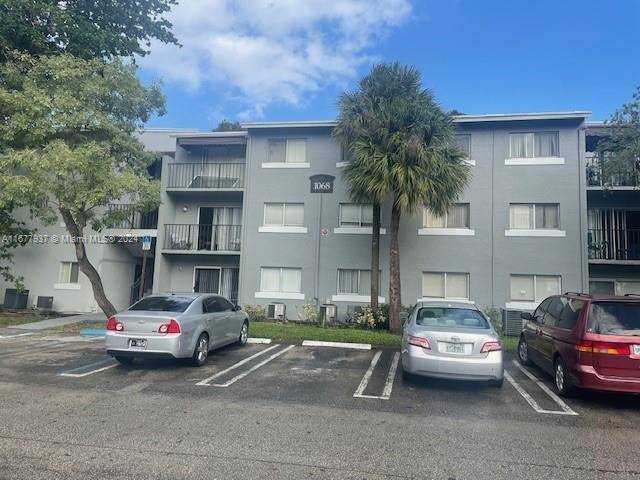 West Palm Beach, FL 33411,1068 N Benoist Farm Rd #105